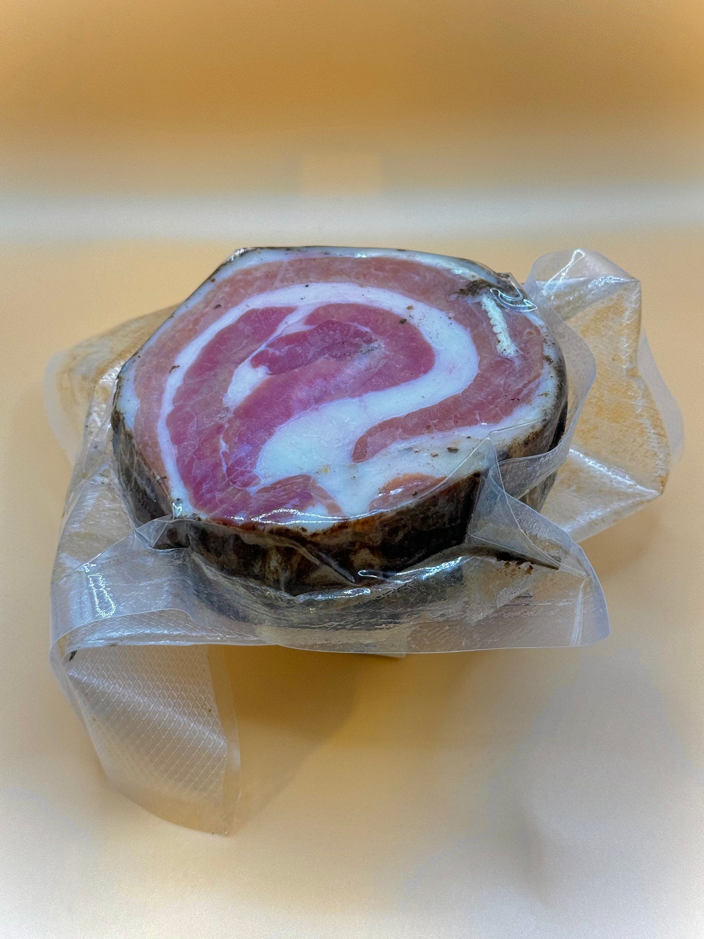 Trancio di pancetta pepata